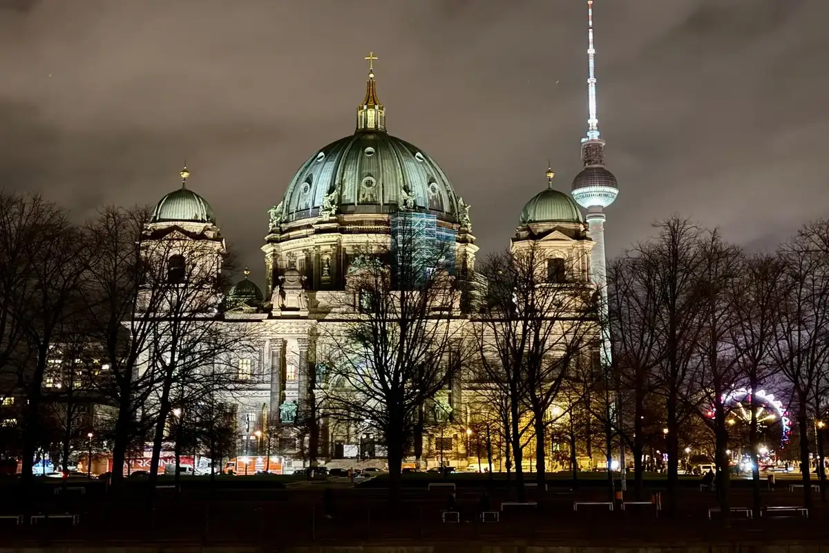 Berlin Reichstag Kuppel Sonnenuntergang